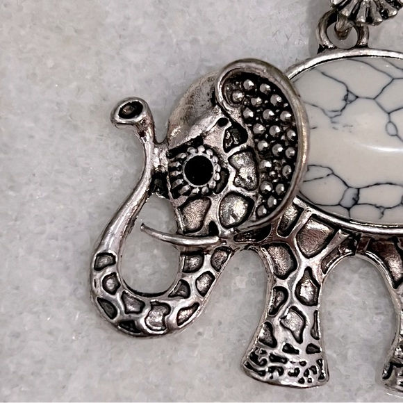 White Howlite Black Oxidized Silvertone Elephant Floral Necklace - Picture 5 of 12